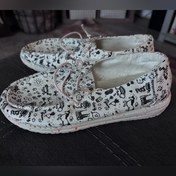 Hey Dudes Kids Printed Canvas Shoes - Picture 1 of 2
